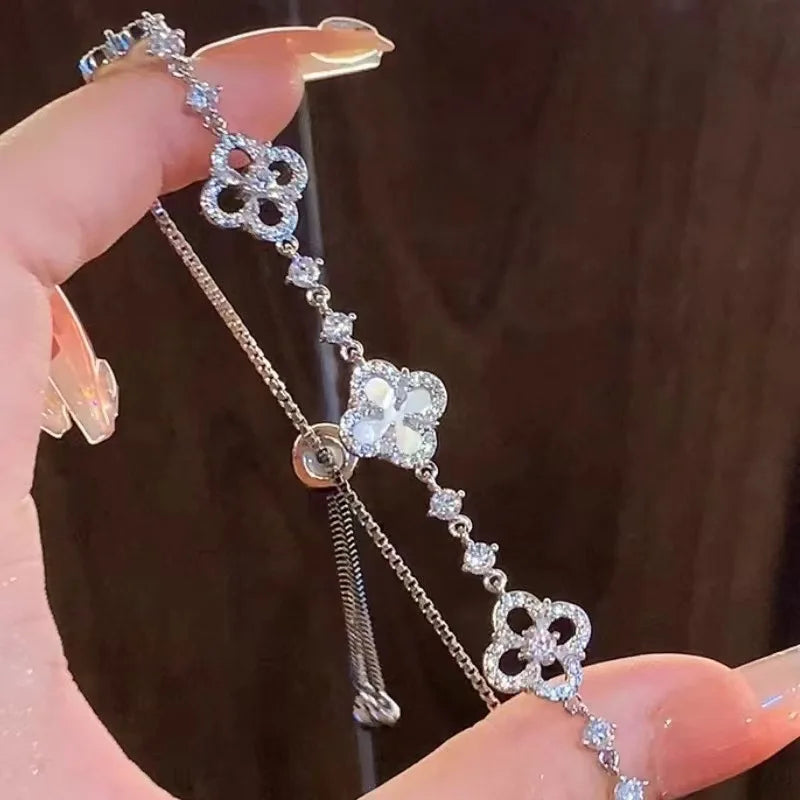 Bracelet Fleur Argenté – Élégance & Féminité